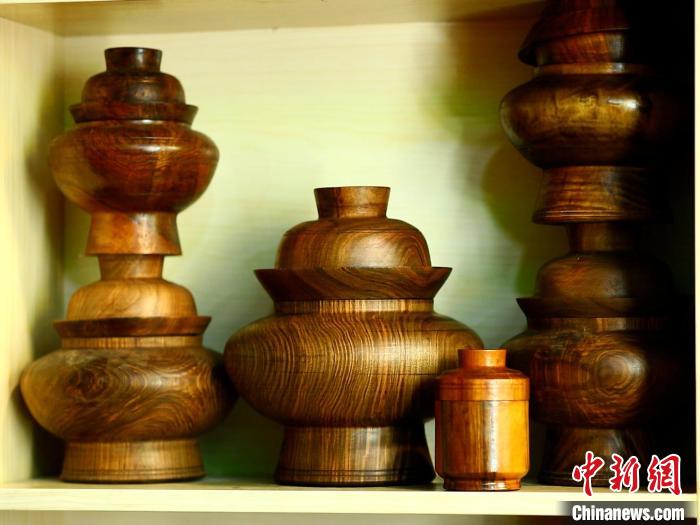 圖為各種木碗成品?！?鄧巴 　攝
