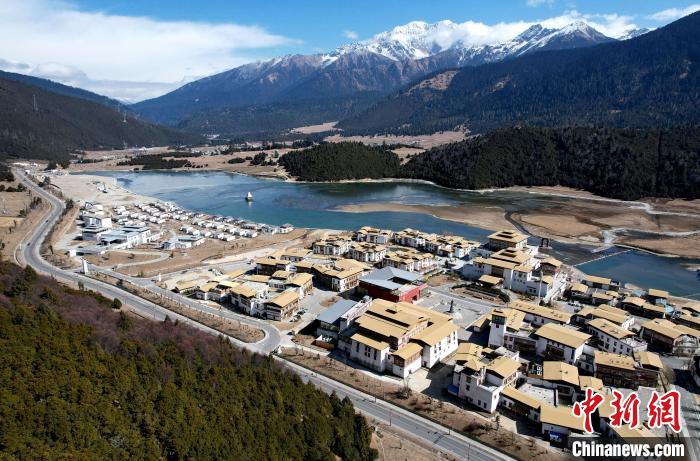 2月17日，西藏林芝魯朗小鎮(zhèn)。(無人機(jī)照片) 李林 攝