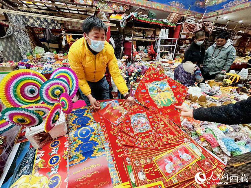藏式春聯(lián)。人民網(wǎng) 次仁羅布攝
