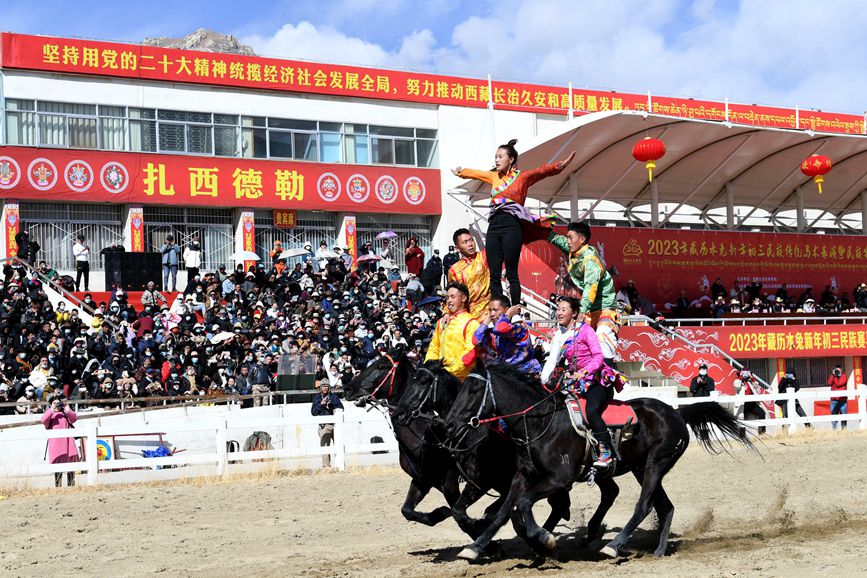 藏歷新年，精彩的馬術(shù)表演。潘多攝