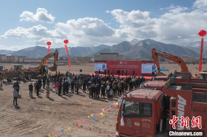 圖為2023年江蘇援藏項(xiàng)目集中推進(jìn)會(huì)現(xiàn)場(chǎng)。　貢嘎來松 攝