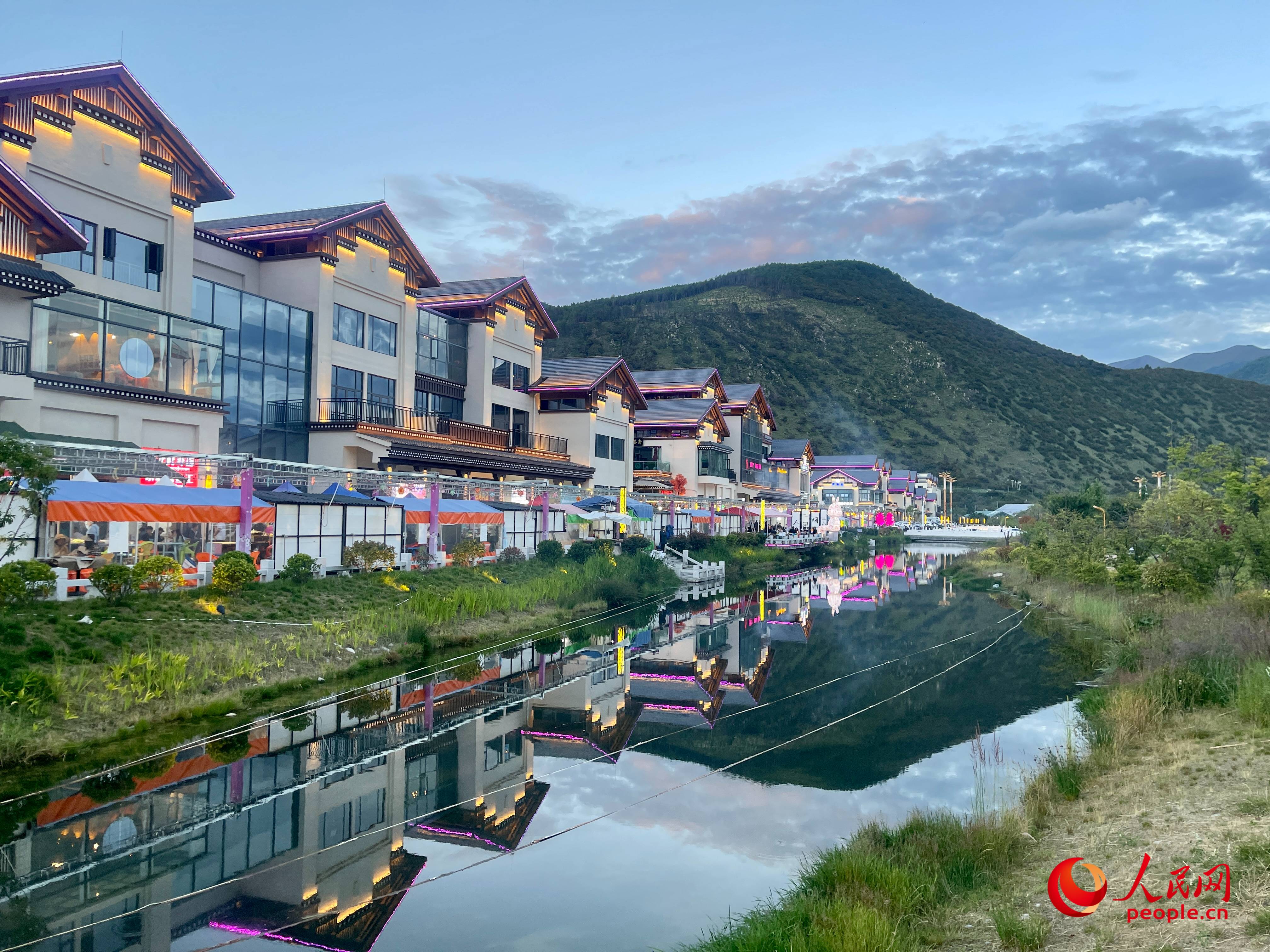 工布公園的一角，風景秀麗。人民網(wǎng) 周靜圓攝