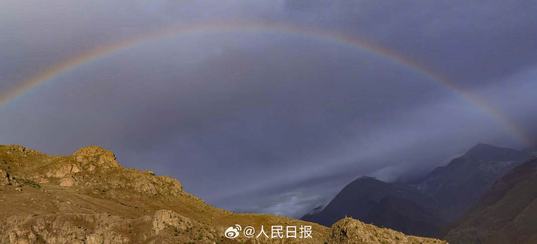 接好運！青藏高原現(xiàn)巨大彩虹橋