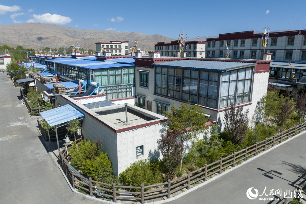寬敞明亮的藏式民居。人民網(wǎng)記者 次仁羅布攝