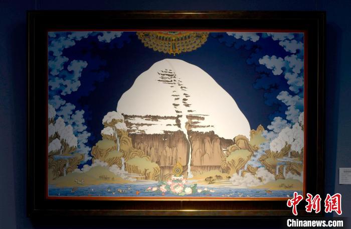 圖為5月16日，展覽中新創(chuàng)唐卡作品《岡底斯山》?！±盍?攝
