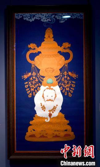圖為5月16日，展覽中的新創(chuàng)唐卡作品《瑞象承香》。　李林 攝
