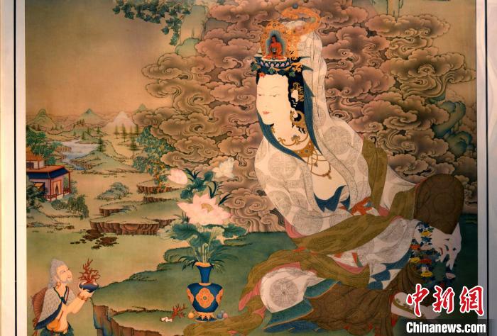 圖為5月16日，展覽中新創(chuàng)唐卡作品《靜息觀音》(局部)?！±盍?攝