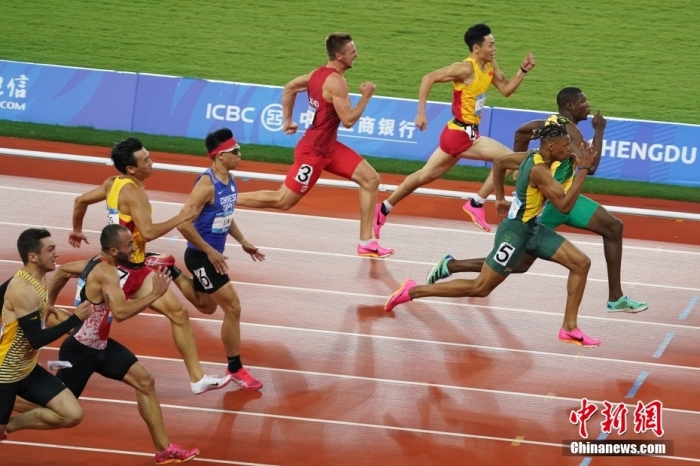 8月2日，第31屆世界大學生夏季運動會男子100米決賽在四川成都舉行，牙買加選手GOLDSON Kadrian dwayne(右一)以10秒04奪得男子百米冠軍。<a target='_blank' href='/'><p  align=